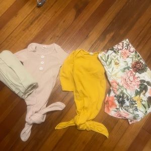 Tie knot sleepers with blanket